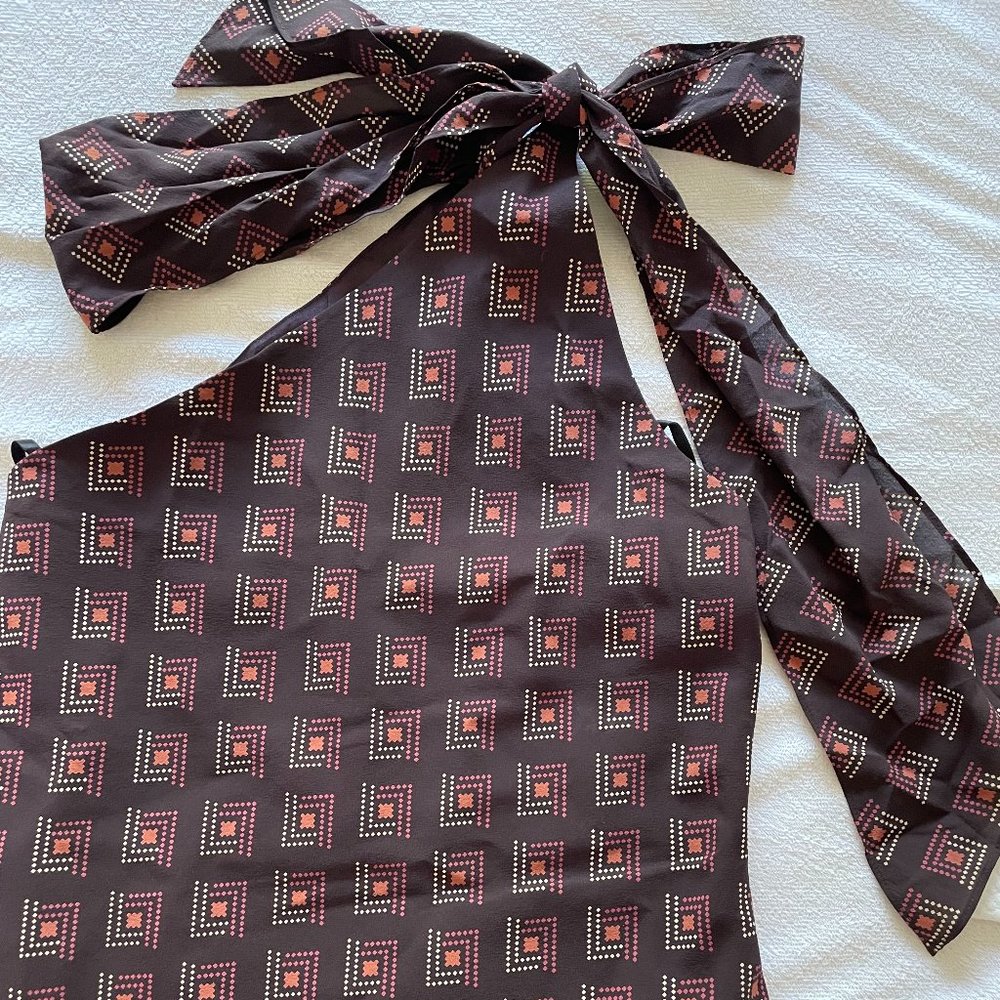 Asymmetrical top with bow